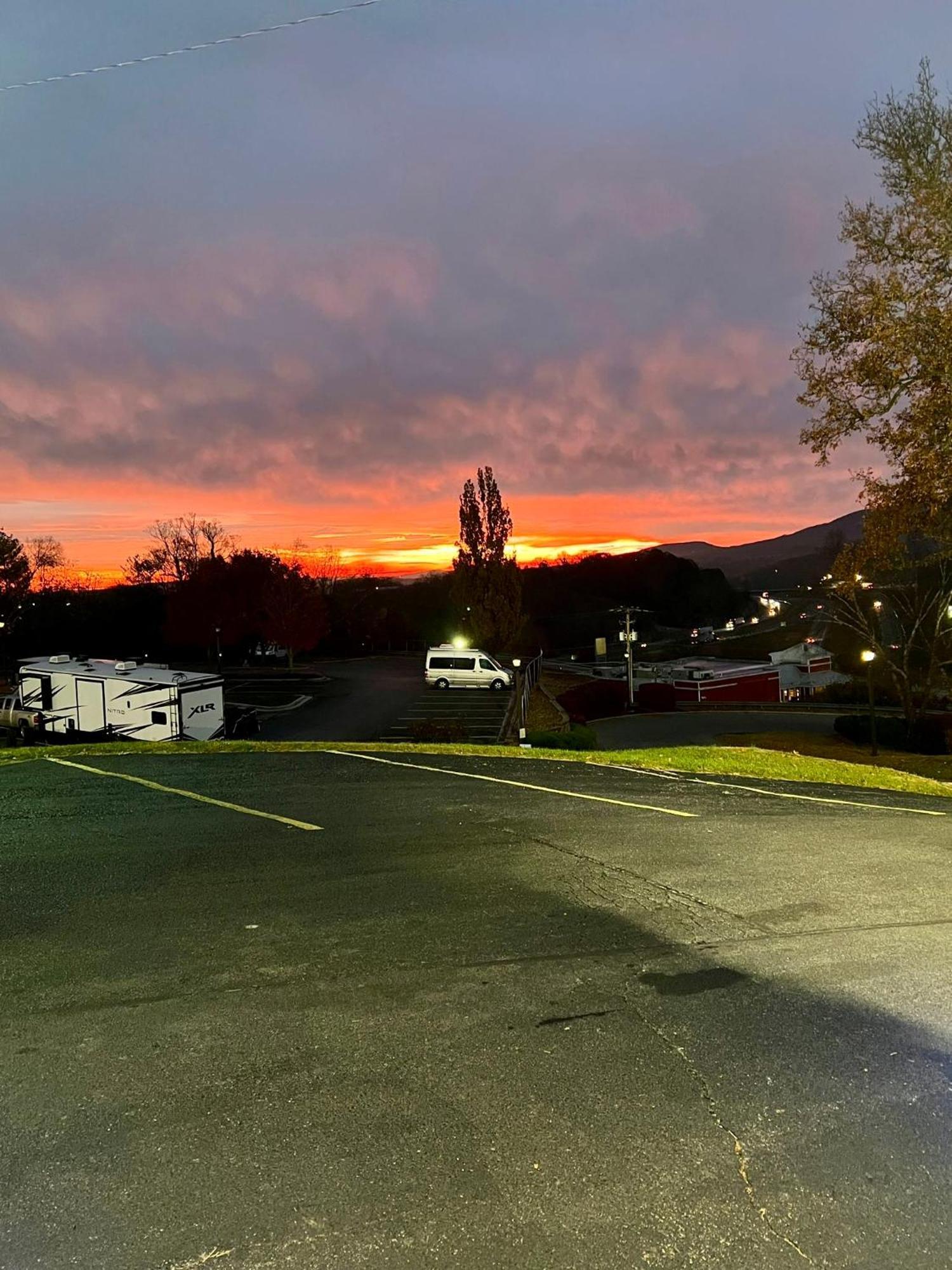 Travelodge By Wyndham Wytheville Exterior photo