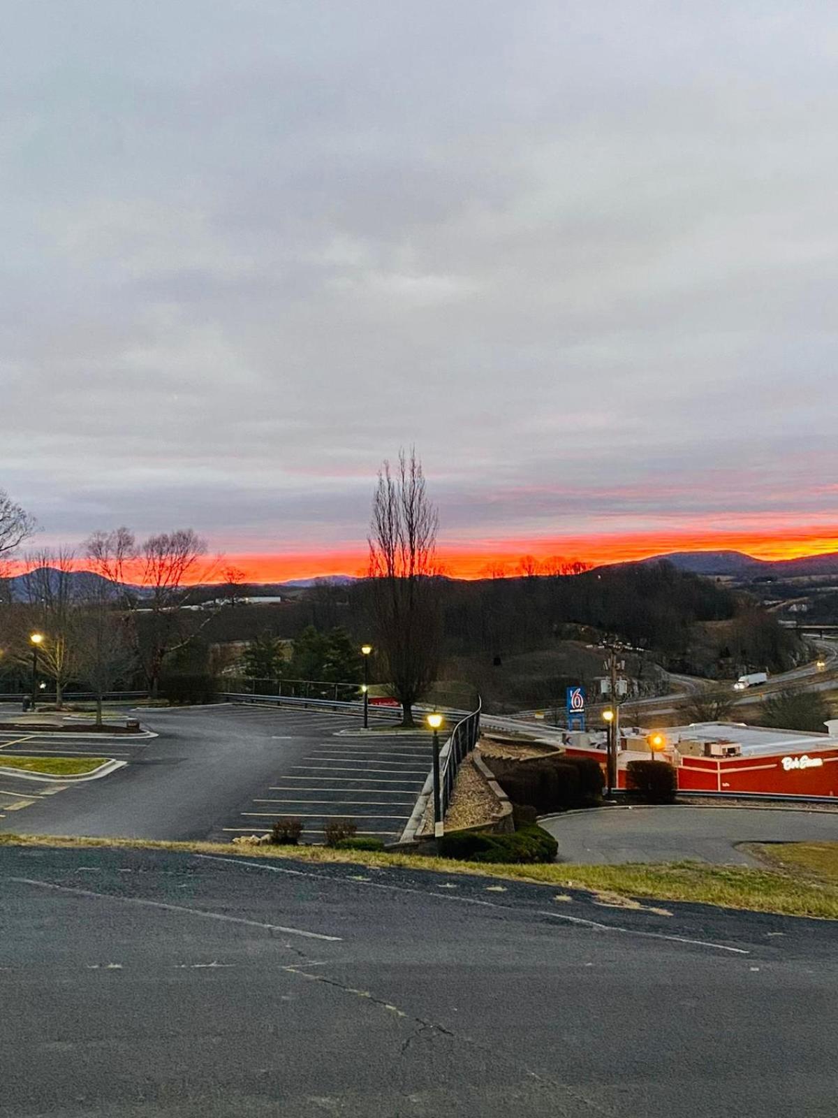 Travelodge By Wyndham Wytheville Exterior photo